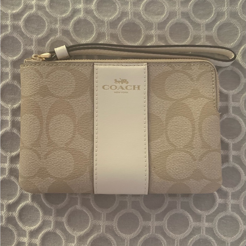 Coach Corner Zip Signature Canvas Wristlet- Excellent Condition